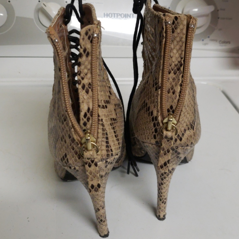 Heels - Picture 3 of 3